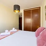 Spacious 3-bedroom In Apartament *