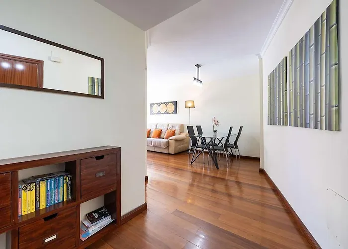 Spacious 3-bedroom In Apartment *